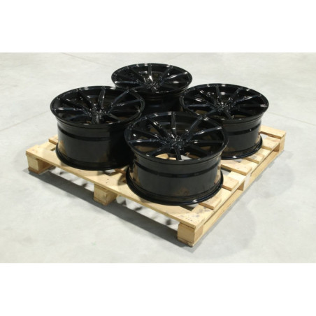Set of CVR4 20x9,5 ET30 + 20x10,5 ET45 5x114,3 Gloss Black