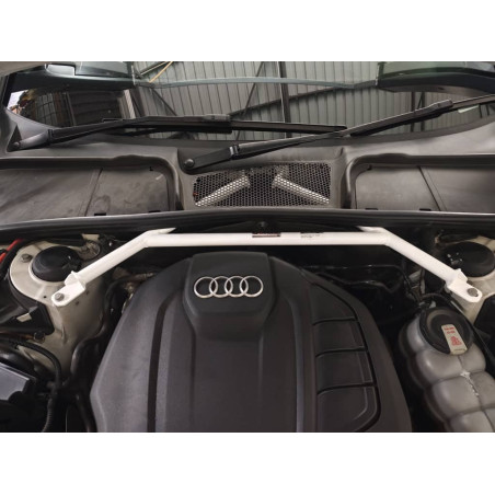 BARRA DE TORRETAS DELANTERA ULTRA RACING 4 PUNTOS PARA AUDI A4 B9 (TYP 8W) 2.0 TFSI 2WD 2016-PRESENTE