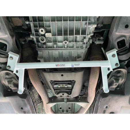 BARRA INFERIOR DELANTERA ULTRA RACING 4 PUNTOS PARA AUDI A6 C6 (TYP 4F) 2.4 FSI 4WD 2004-2011
