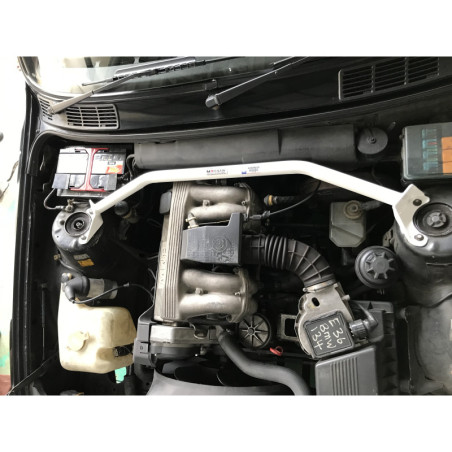 BARRA DE TORRETAS DELANTERA ULTRA RACING 2 PUNTOS PARA BMW E30 (320I) 2.0 2WD 1982-1994