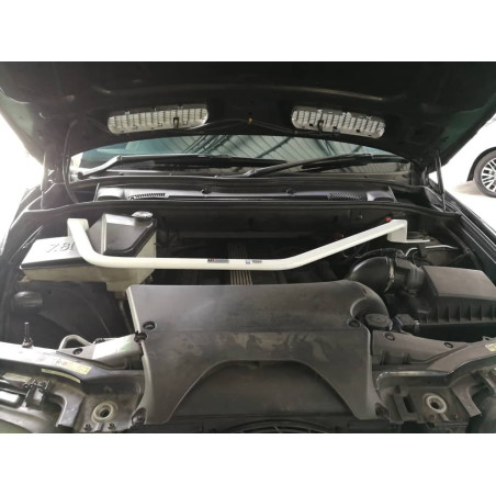 BARRA DE TORRETAS DELANTERA ULTRA RACING 2 PUNTOS PARA BMW E53 (X5) 3.0 4WD 1999-2006