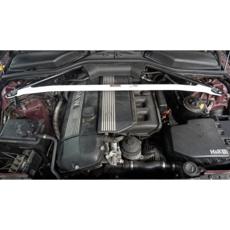 BARRA DE TORRETAS DELANTERA ULTRA RACING 2 PUNTOS PARA BMW E60 (525I) 2.5 2WD 2003-2010