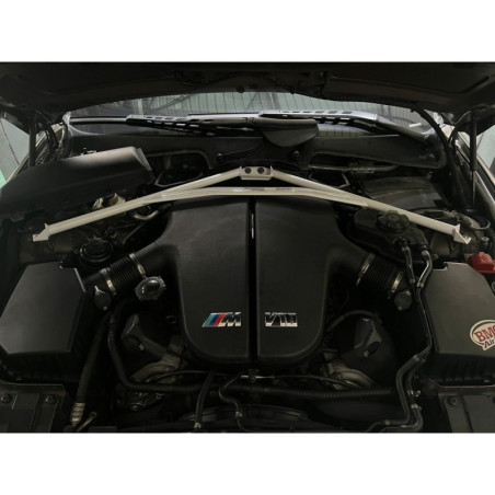 BARRA DE TORRETAS DELANTERA ULTRA RACING 4 PUNTOS PARA BMW E60 (M5) 5.0 V10 2WD 2004-2010
