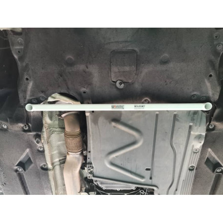 BARRA INFERIOR DELANTERA ULTRA RACING 2 PUNTOS PARA BMW E82 (135I) 3.0TT 2WD COUPÉ 2007-2013