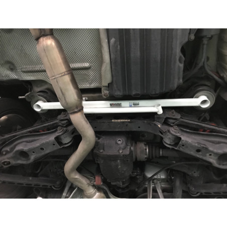 BARRA INFERIOR TRASERA ULTRA RACING 2 PUNTOS PARA BMW E87 (120I) 2.0 2WD 2004-2013