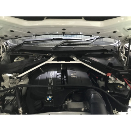 BARRA DE TORRETAS DELANTERA ULTRA RACING 4 PUNTOS PARA BMW F15 (X5) 2.5 4WD 2014-2018
