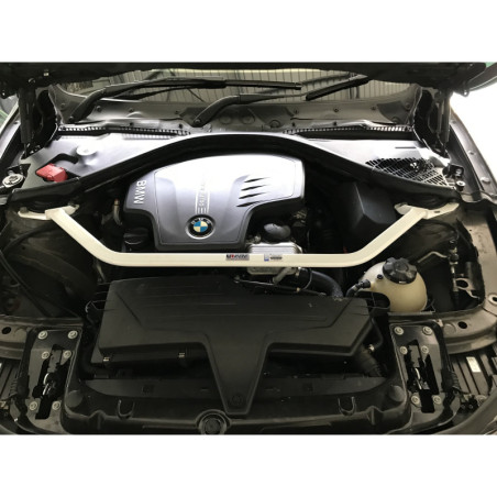 BARRA DE TORRETAS DELANTERA ULTRA RACING 2 PUNTOS PARA BMW F20 (116I) 1.6T 2WD HATCHBACK 2012-2015