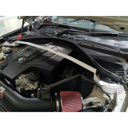 BARRA DE TORRETAS DELANTERA ULTRA RACING 2 PUNTOS PARA BMW F20 (M135I) 3.0 N55 2WD 2012-2015
