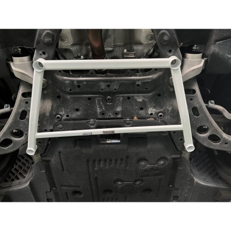 BARRA INFERIOR DELANTERA ULTRA RACING 4 PUNTOS PARA BMW F40 (120I) 2.0T 2WD 2020-PRESENTE