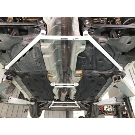 BARRA INFERIOR TRASERA ULTRA RACING 3 PUNTOS PARA BMW F45 (216I) 1.5T 2WD 2016-PRESENTE