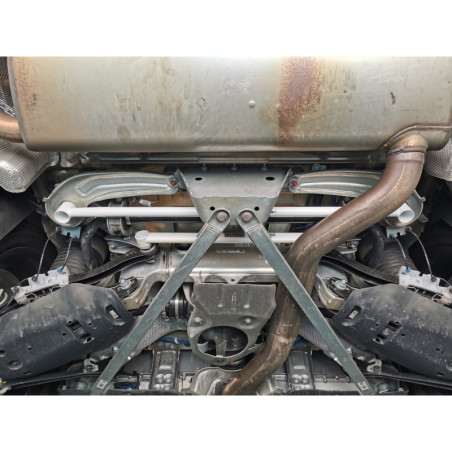BARRA INFERIOR TRASERA ULTRA RACING 2 PUNTOS PARA BMW G11 (730I) 2.0T 2WD 2016-2019