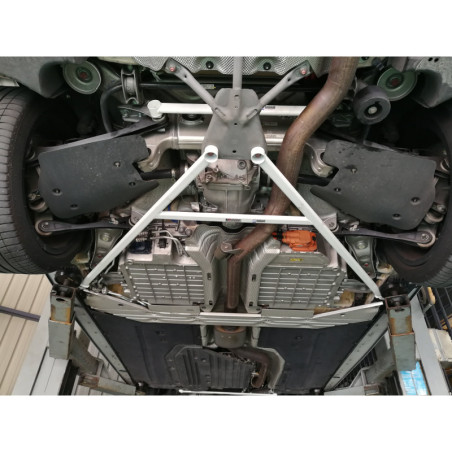 BARRA INFERIOR TRASERA ULTRA RACING 4 PUNTOS PARA BMW G30 (530E) 2.0T 2WD WITH ELECTRIC MOTOR 2017-PRESENTE