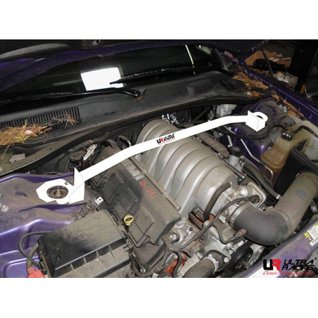 BARRA DE TORRETAS DELANTERA ULTRA RACING 2 PUNTOS PARA CHRYSLER 300 1ª GEN. 2.7 V6 2WD 2005-2010