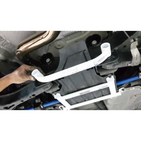 BARRA INFERIOR TRASERA ULTRA RACING 2 PUNTOS PARA FORD ESCAPE 3ª GEN. 2.0D 4WD 2013-2019