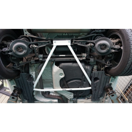 BARRA INFERIOR TRASERA ULTRA RACING 4 PUNTOS PARA FORD FOCUS 3ª GEN. (MK3) 2.0-DURETEC 2WD 2012-2018