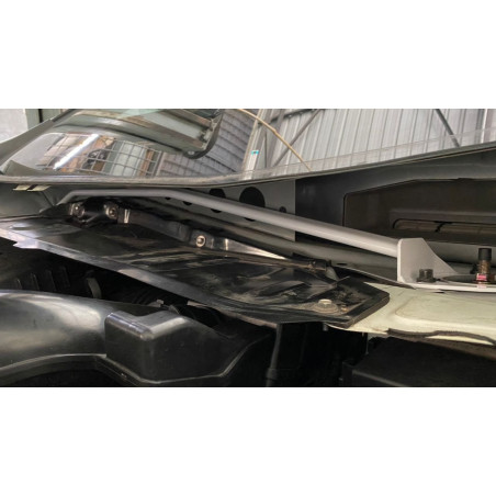 BARRA DE TORRETAS DELANTERA ULTRA RACING 2 PUNTOS PARA HONDA STEPWGN RP3 PRE-FACELIFT 1.5T 2WD MINIVAN 2015-2022