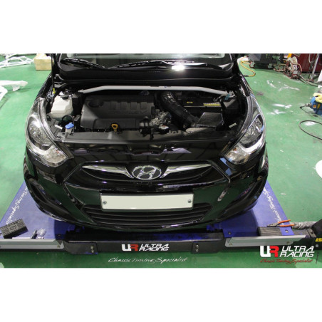 BARRA DE TORRETAS DELANTERA ULTRA RACING 2 PUNTOS PARA HYUNDAI ACCENT 4ª GEN. (RB) 1.6D 2WD LHD 2011-2018