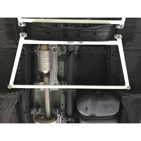 BARRA INFERIOR DELANTERA ULTRA RACING 4 PUNTOS PARA HYUNDAI GRAND STAREX-VAN 2ª GEN. (TQ) 2.5D 2WD 2007-PRESENTE