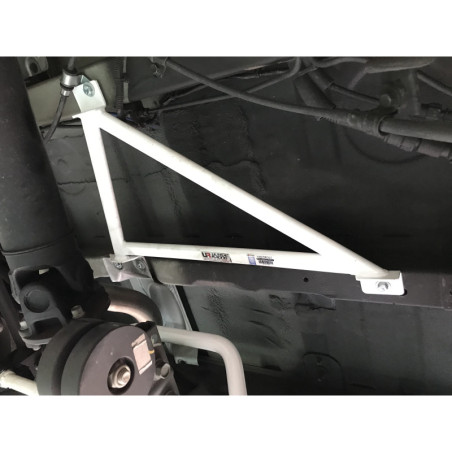 BARRA INFERIOR TRASERA ULTRA RACING 3 PUNTOS PARA HYUNDAI GRAND STAREX-VAN 2ª GEN. (TQ) 2.5D 2WD 2007-PRESENTE