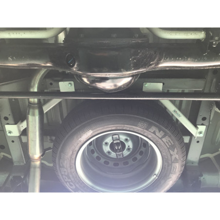 BARRA LATERAL INFERIOR TRASERA ULTRA RACING 4 PUNTOS PARA HYUNDAI GRAND STAREX-VAN 2ª GEN. (TQ) 2.5D 2WD 2007-PRESENTE