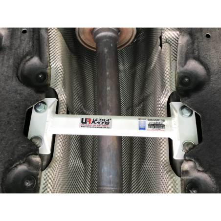 BARRA INFERIOR CENTRAL ULTRA RACING 2 PUNTOS PARA INFINITI Q30 (H15) 1.6T 2WD 2016-2019