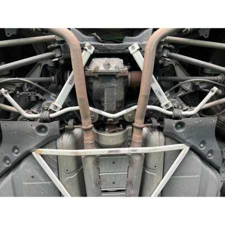 BARRA LATERAL INFERIOR TRASERA ULTRA RACING 4 PUNTOS PARA INFINITI Q70 (Y51) 2.5 V6 2WD 2013-2019