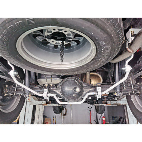 BARRA ESTABILIZADORA TRASERA ULTRA RACING 19 MM PARA ISUZU D-MAX 2ª GEN. (RT50) 2.5D 2WD 2012-PRESENTE