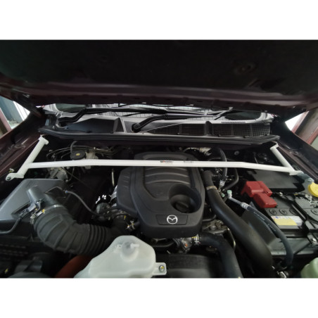 BARRA DE TORRETAS DELANTERA ULTRA RACING 4 PUNTOS PARA ISUZU D-MAX 3ª GEN. (RG) 1.9D 4WD AT 2019-PRESENTE