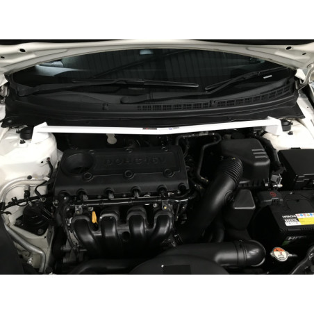 BARRA DE TORRETAS DELANTERA ULTRA RACING 2 PUNTOS PARA KIA FORTE 1ª GEN. (TD) 1.6 2WD HATCHBACK 2008-2012