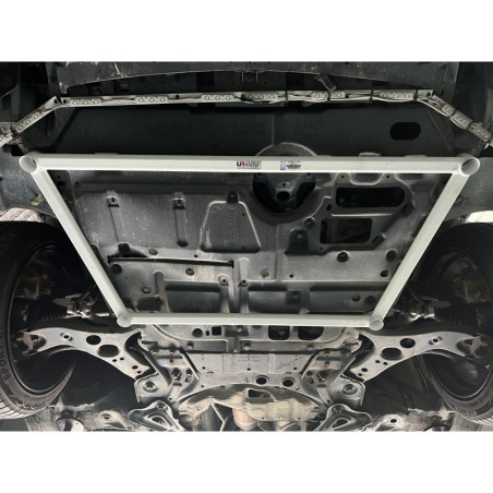 BARRA INFERIOR DELANTERA ULTRA RACING 4 PUNTOS PARA LEXUS CT 200H (ZWA10) 1.8 2WD HYBIRD 2011-PRESENTE