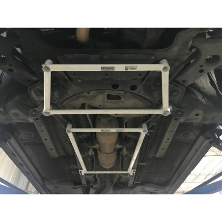 BARRA INFERIOR DELANTERA ULTRA RACING 4 PUNTOS PARA LEXUS CT 200H (ZWA10) 1.8 2WD HYBIRD 2011-PRESENTE