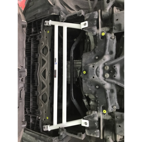 BARRA INFERIOR DELANTERA ULTRA RACING 4 PUNTOS PARA LEXUS IS 200T 3ª GEN. (XE30) 2.0T 2WD 2013-PRESENTE