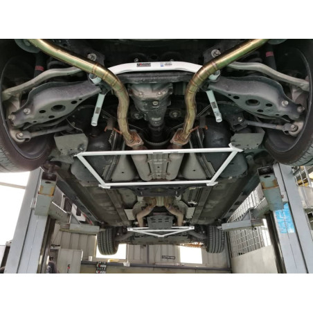 BARRA INFERIOR TRASERA ULTRA RACING 2 PUNTOS PARA LEXUS IS 200T 3ª GEN. (XE30) 2.0T 2WD 2013-PRESENTE