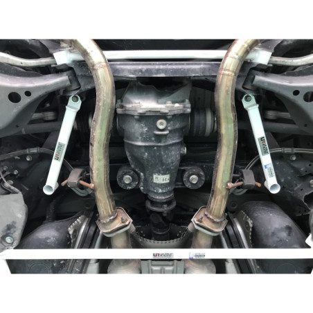 BARRA LATERAL INFERIOR TRASERA ULTRA RACING 4 PUNTOS PARA LEXUS IS 200T 3ª GEN. (XE30) 2.0T 2WD 2013-PRESENTE