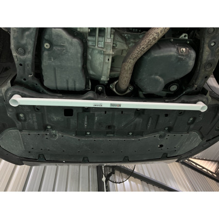 BARRA INFERIOR DELANTERA ULTRA RACING 2 PUNTOS PARA LEXUS RX 200T 4ª GEN. (AL20) 2.0T 2WD 2015-PRESENTE
