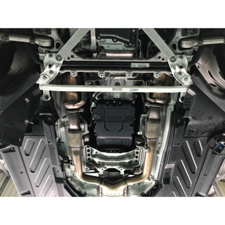 BARRA LATERAL INFERIOR DELANTERA ULTRA RACING 4 PUNTOS PARA MERCEDES-BENZ C205 C250 (COUPÉ) 2.0T 2WD 2015-2021