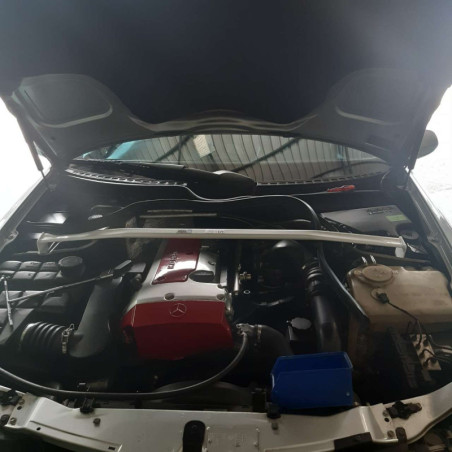 BARRA DE TORRETAS DELANTERA ULTRA RACING 2 PUNTOS PARA MERCEDES-BENZ C208 1ª GEN. CLK 320 3.2 V6 2WD 1997-2003