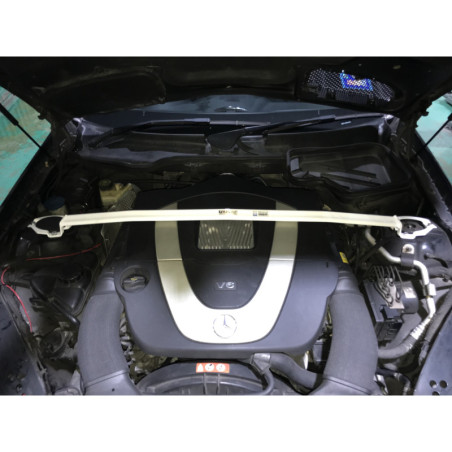 BARRA DE TORRETAS DELANTERA ULTRA RACING 2 PUNTOS PARA MERCEDES-BENZ R171 SLK200 2.0K 2WD 2004-2011