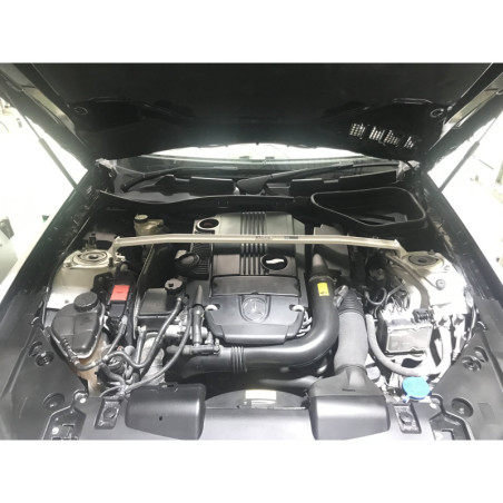 BARRA DE TORRETAS DELANTERA ULTRA RACING 2 PUNTOS PARA MERCEDES-BENZ R172 SLK200 1.8 SUPERCHARGED 2WD 2011-2020
