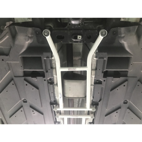 BARRA INFERIOR DELANTERA ULTRA RACING 4 PUNTOS PARA MERCEDES-BENZ V177 A200 1.3 2WD SEDÁN 2018-PRESENTE