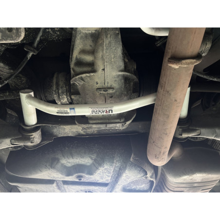 BARRA INFERIOR TRASERA ULTRA RACING 2 PUNTOS PARA MERCEDES-BENZ W203 C200 2.0 2WD 2001-2007