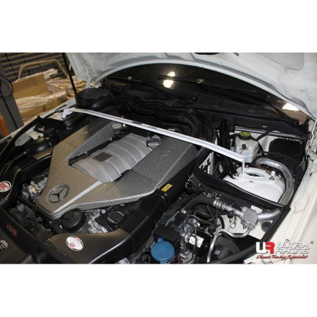BARRA DE TORRETAS DELANTERA ULTRA RACING 2 PUNTOS PARA MERCEDES-BENZ W204 C63 6.2 2WD 2011-2015