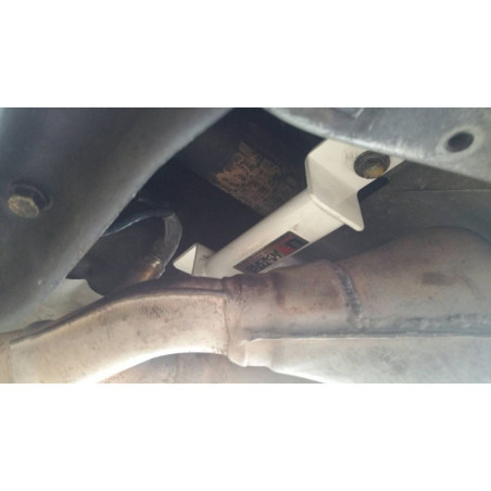 BARRA INFERIOR CENTRAL ULTRA RACING 2 PUNTOS PARA MERCEDES-BENZ W202 C200 2.0 2WD 1993-2000