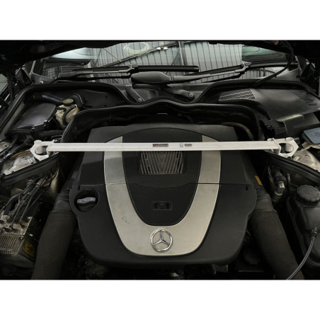 BARRA DE TORRETAS DELANTERA ULTRA RACING 2 PUNTOS PARA MERCEDES-BENZ W219 CLS 350 3.5 2WD 2004-2010