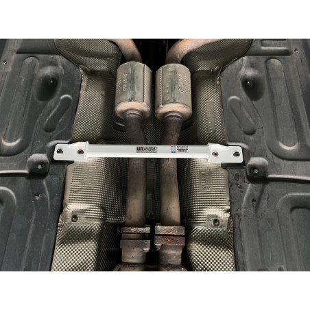 BARRA INFERIOR CENTRAL ULTRA RACING 2 PUNTOS PARA MERCEDES-BENZ W219 CLS 350 3.5 2WD 2004-2010