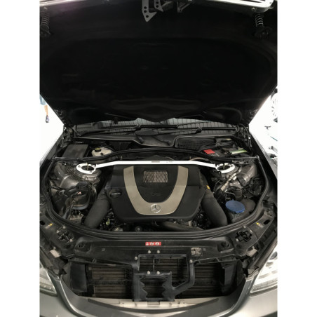BARRA DE TORRETAS DELANTERA ULTRA RACING 2 PUNTOS PARA MERCEDES-BENZ W221 S350 3.5 V6 2WD 2005-2013