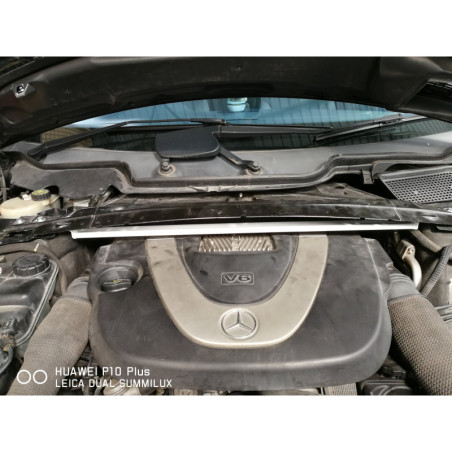 BARRA DE TORRETAS DELANTERA ULTRA RACING 2 PUNTOS PARA MERCEDES-BENZ W251 R63 6.3 V8 4WD 2005-2017