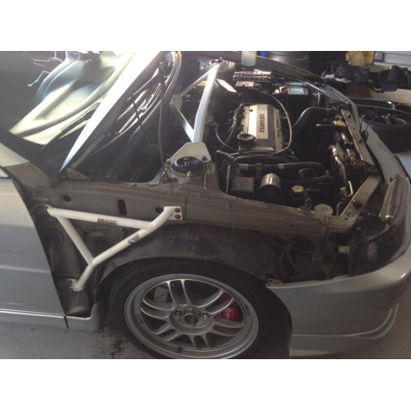 BARRA DE REFUERZO DE ALETAS ULTRA RACING 3 PUNTOS PARA MITSUBISHI EVO 4 4ª GEN. (CN9A) 2.0T 4WD 1996-1998