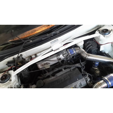 BARRA DE TORRETAS DELANTERA ULTRA RACING 3 PUNTOS PARA MITSUBISHI LANCER 5ª GEN. 1.6 2WD 1995-2003