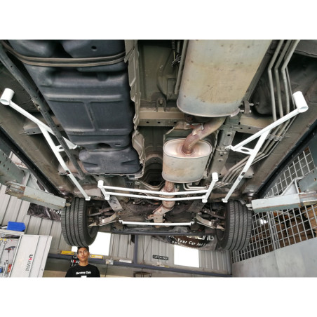 BARRA INFERIOR CENTRAL ULTRA RACING 4 PUNTOS PARA NISSAN ELGRAND 3ª GEN. (E52) 3.5 V6 2WD 2010-PRESENTE